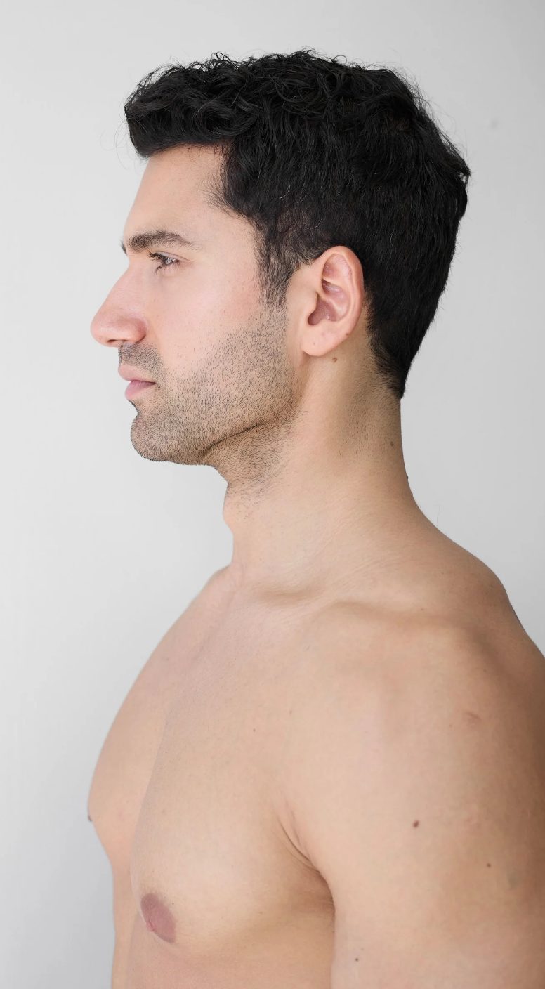 Portrait digital of a male model, side view, natural light